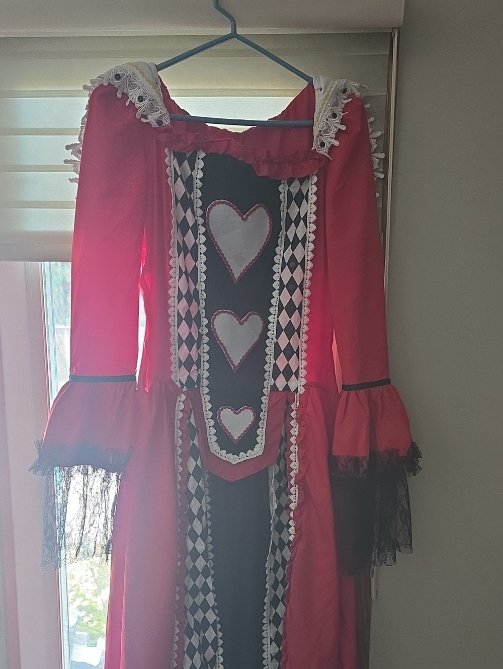 Alice In Wonderland - Queen Of Hearts Halloween Costume With Wig And Hoop Skirt